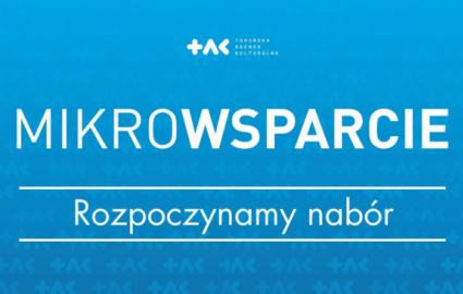 Biały napis: Mikrowsparcie - rozpoczynamy nabór. NIebieskie tło.