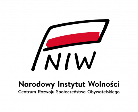 logotyp NIW, napis w kolorze czarnym, flaga biało -czerwona