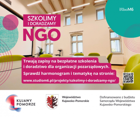 Plakat promujący szkolenia dla ngo w kolorach różowych i seledynowych