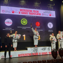 Podium zawodów karate