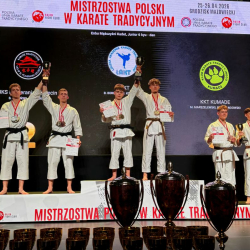Podium zawodów karate